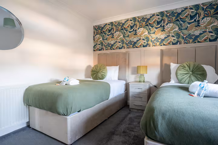 Double bedroom in Fully Furnished Short Term Rental Properties in Alloa