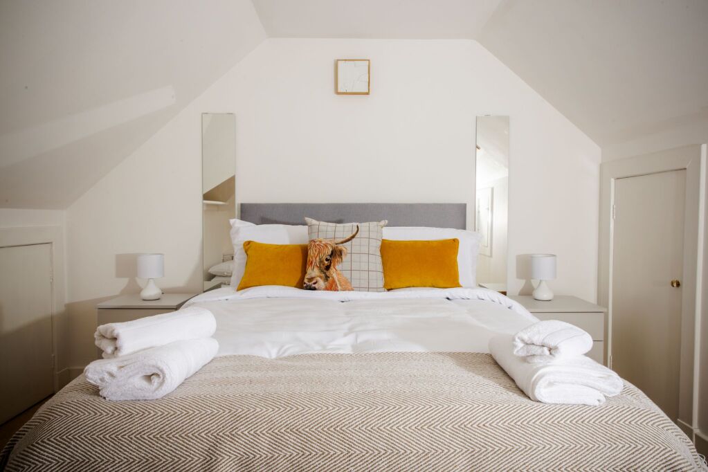Furnished bedroom in Insurance Stays & Accommodation in Alloa